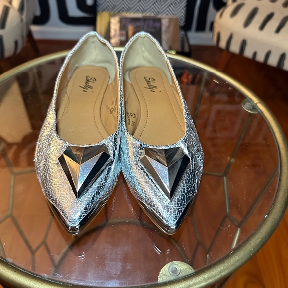 SILVER CAPPED TOE BALLET FLATS - Picture 3 of 6